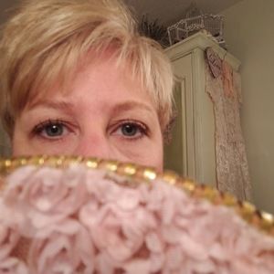 Meet your Posher, Laura